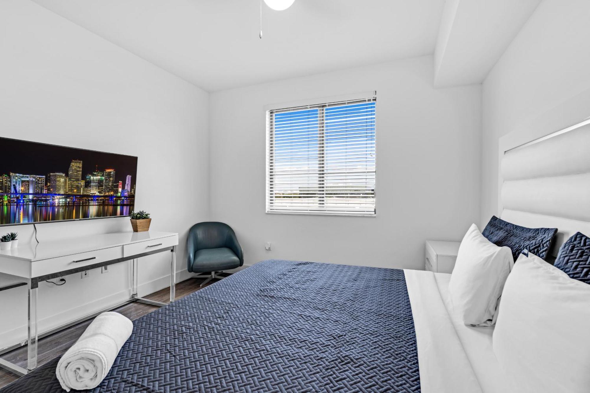 Amazing 2 Bedroom Unit In Doral Miami With Free Parking 海厄利亚加登斯 外观 照片