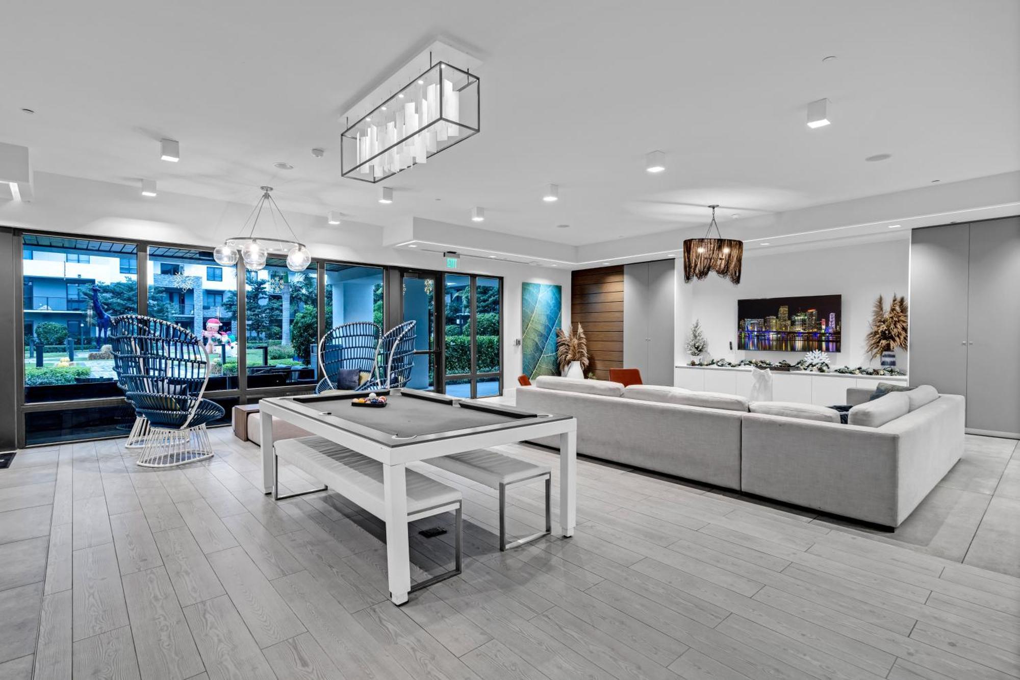 Amazing 2 Bedroom Unit In Doral Miami With Free Parking 海厄利亚加登斯 外观 照片