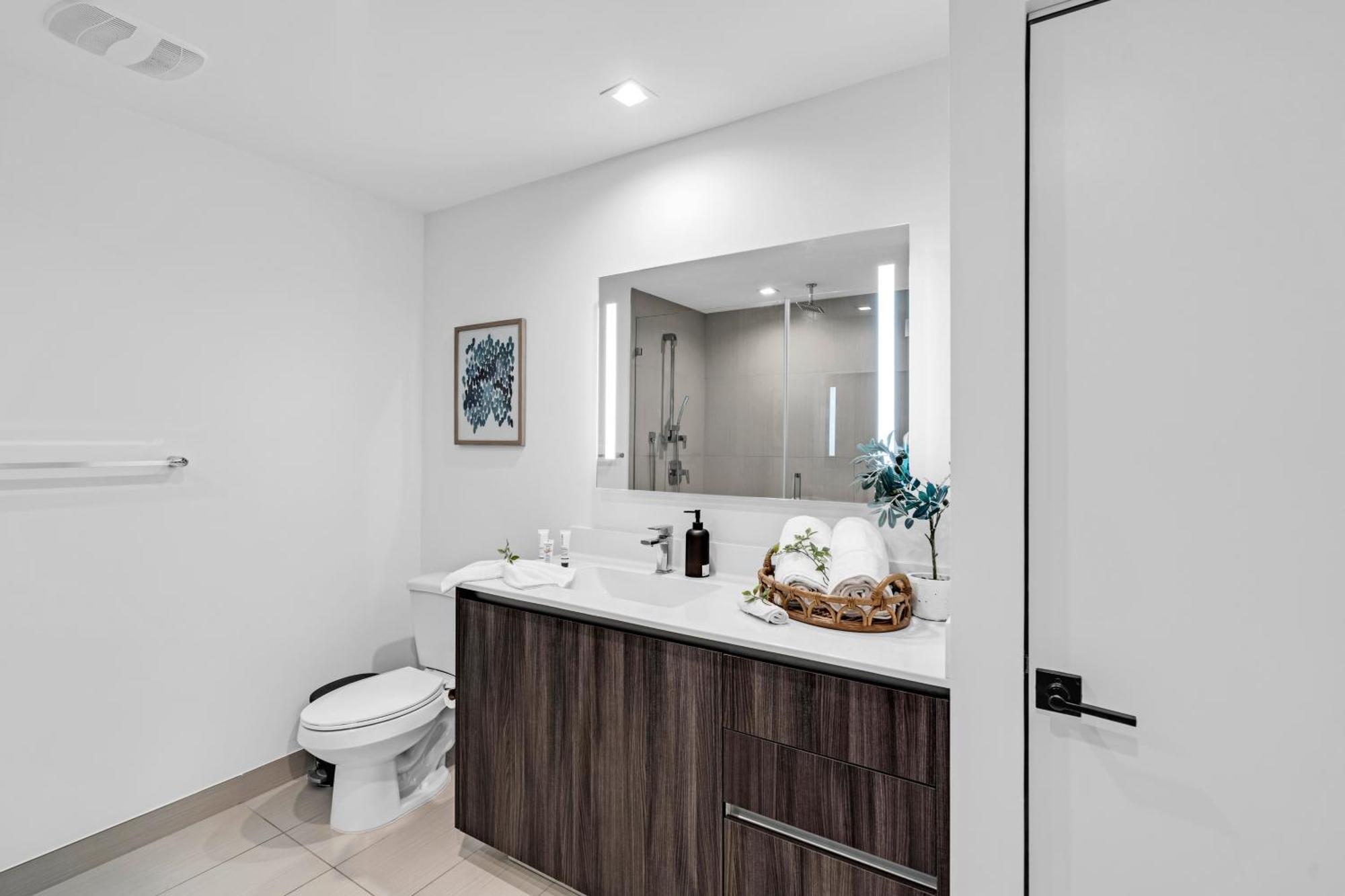 Amazing 2 Bedroom Unit In Doral Miami With Free Parking 海厄利亚加登斯 外观 照片