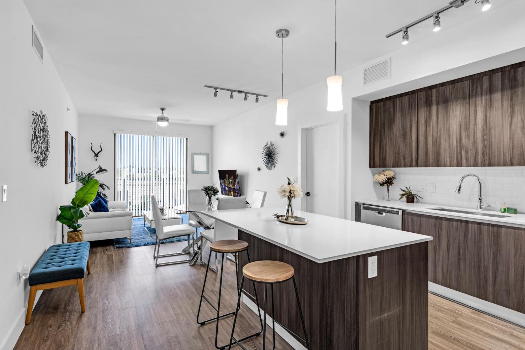 Amazing 2 Bedroom Unit In Doral Miami With Free Parking 海厄利亚加登斯 外观 照片