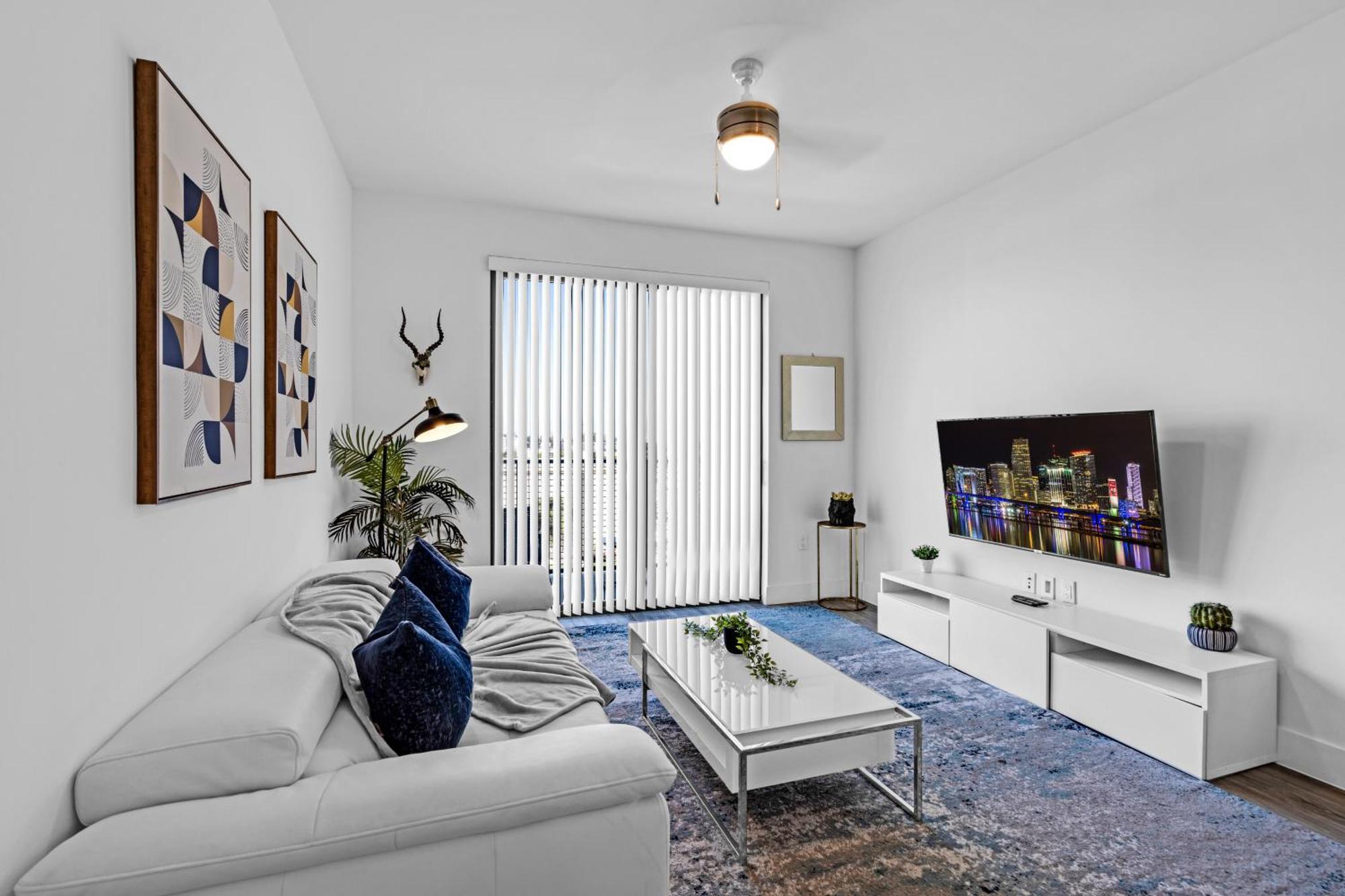 Amazing 2 Bedroom Unit In Doral Miami With Free Parking 海厄利亚加登斯 外观 照片