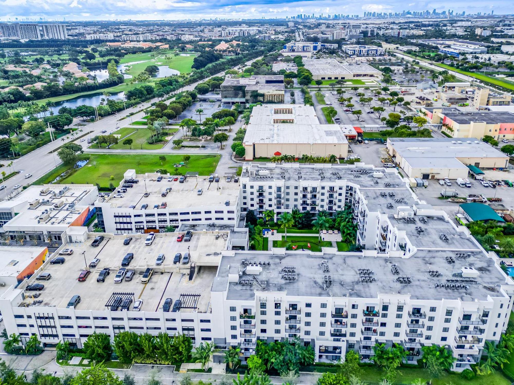 Amazing 2 Bedroom Unit In Doral Miami With Free Parking 海厄利亚加登斯 外观 照片