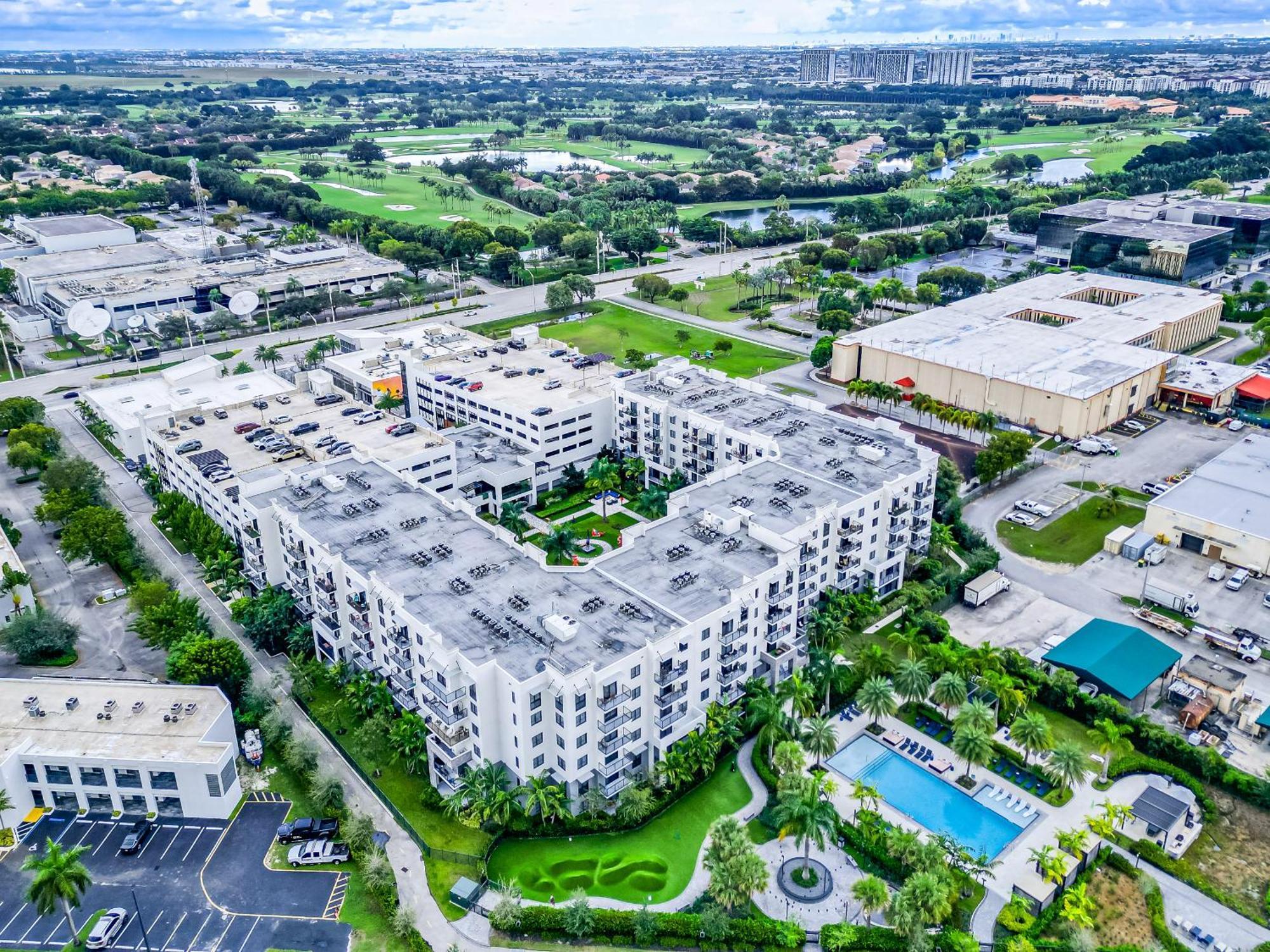 Amazing 2 Bedroom Unit In Doral Miami With Free Parking 海厄利亚加登斯 外观 照片