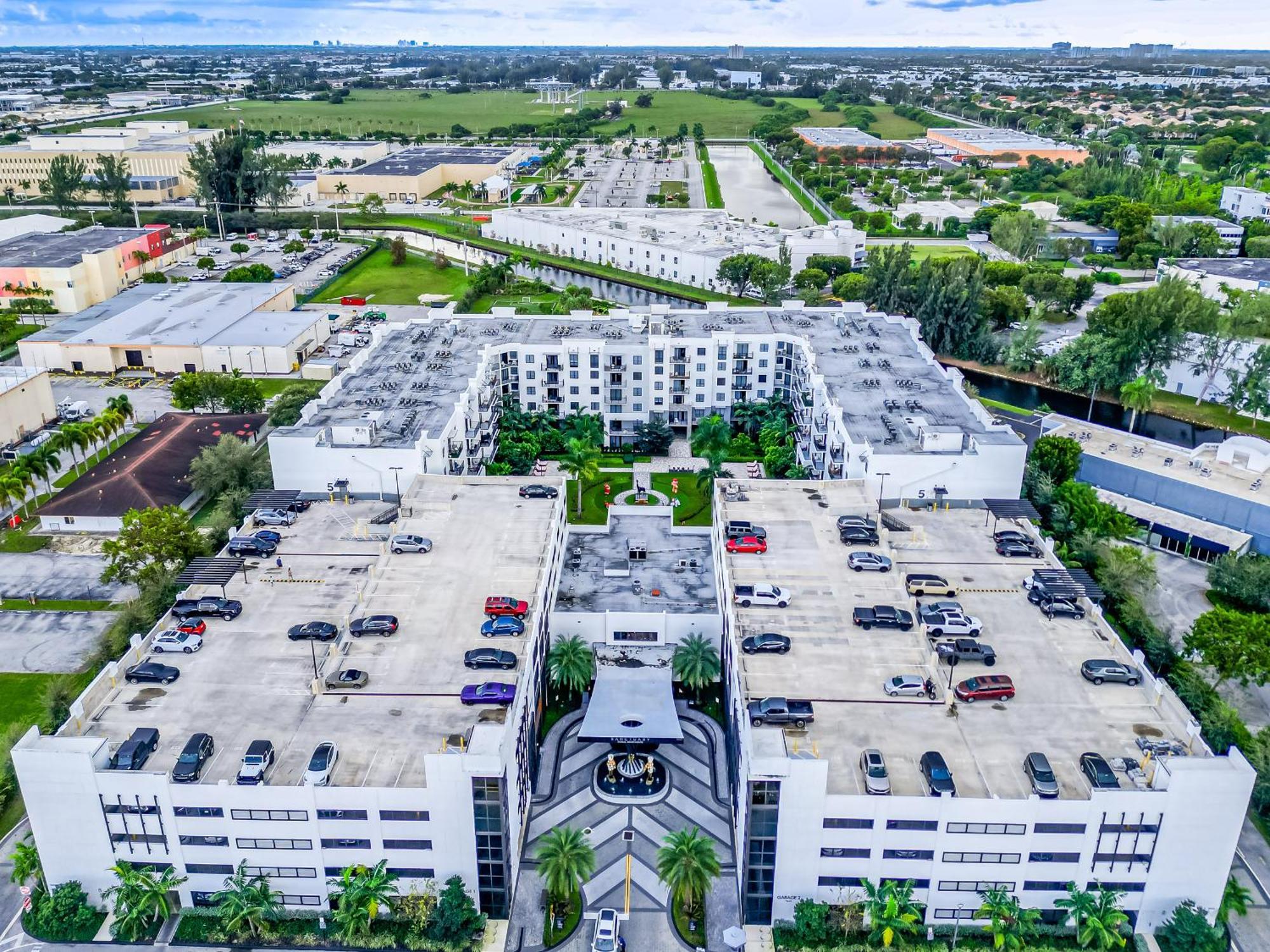 Amazing 2 Bedroom Unit In Doral Miami With Free Parking 海厄利亚加登斯 外观 照片